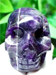 天然～愛の守護石～夢幻紫水晶アメジストどくろ骸骨置物B82G8/65G03C