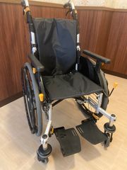 リユース品　6輪型車椅子　ネクストコア　くるり
