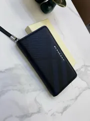 【今日特価】Burberry メンズウォレット, 高級レザー使用, 実用的でスタイリッシュなデザイン！[本日特価|新品未使用品]