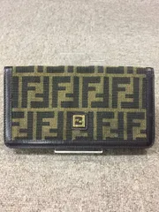 美品！ 格安 ！FENDI フェンディ ズッカ柄 FFロゴ ゴールド金具 キャンバスレザー 二つ折り長財布