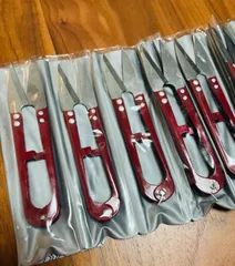 糸切りハサミ　糸切りカッター　ワインレッド色　長さ12.5cm  1本　刺繍用