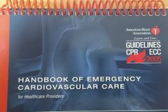 Handbook of Emergency Cardiovascular Care: for Healthcare Providers [ペーパーバック] Field， John、 Hazinski， Mary Fran; Gilmore， David
