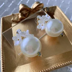 特別価格♡ イミテーションパール&ビジューの春のお花　ピアス