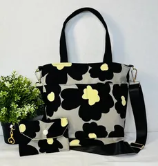 【裁縫ストア・ボヌール】大人かわいい　北欧風　大輪花柄　ツイルアネモネガーデン　グレージュ/ブラック　トートバッグ　2way バッグ 　ミニポーチ　ショルダーバッグ　ポケットいっぱい　ハンドメイド　ショルダーストラップ付き　ゴージャス  / №500-502