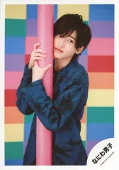 【中古】生写真(ジャニーズ) なにわ男子/道枝駿佑/上半身・衣装青・両手棒ピンク・抱きつき/Johnnys’ ISLAND STORE グッズオフショット’20夏/公式生写真