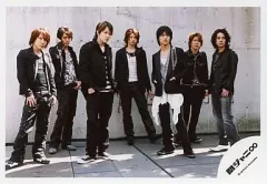 【中古】生写真(ジャニーズ) 関ジャニ∞/集合(7人)/横型・衣装黒・背景コンクリート/公式生写真