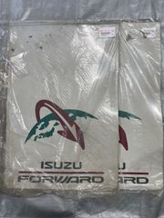 当時物/ISUZU/希少デザイン/たれゴム/白地/FORWARD/ロゴ/いすゞ/トラック/GIGA/大型/フォワード/泥除け/化粧/デコトラ/純正部品/エンブレム/イスズ/2トン/3ｔ車/マッドガード/
