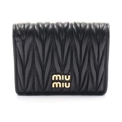 Miu Miu ミュウ ミュウ MATELASSE マテラッセ 二つ折り財布