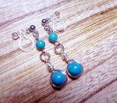 I1077 イヤリング 樹脂ノンホールピアス 金アレ　アレルギー対応 天然石 ターコイズ 練り 細め ワイヤー巻き　金属色シルバー