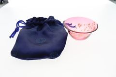 【美品】金箔入り　お猪口　ぐい吞み　ピンクガラス　酒器　グラス