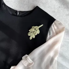 グリーンリーフ❤︎ 布花ブローチ　一点物　フォーマルコーデ　卒園式　卒業式　入園式　入学式　母の日　コサージュ　オケージョン　北欧風　ナチュラル　小ぶり　シンプル　大人　子供