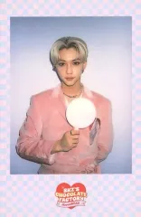 【中古】コレクションカード(男性) Stray Kids/Felix(フィリックス)/枠水色・ピンク/「Stray Kids 2ND #LoveSTAY ‘SKZ’S CHOCOLATE FACTORY’」SKZOOグッズ予約特典ランダムポラロイドカード
