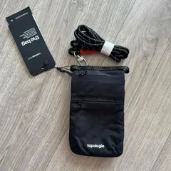 【極美品】トポロジー　フォン　サコッシュ　ストラップ付き　カーキ Phone Sacoche フォンサコッシュ【バッグ単体】 – Topologie