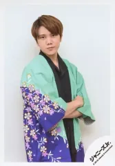 【中古】生写真(ジャニーズ) 7 MEN 侍/佐々木大光/膝上・衣装緑・黒・紫・腕組み・右向き・口閉じ・背景白/「SUMMER STATION パパママ一番 裸の少年 夏祭り!」グッズオフショット/公式生写真