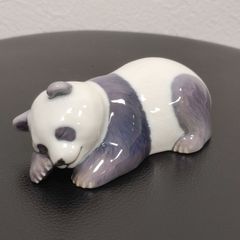 ROYAL COPENHAGEN ロイヤルコペンハーゲン # 665 フィギュリン 眠るパンダ