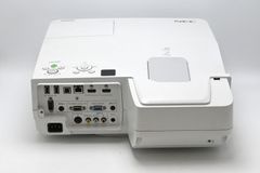 NEC 超短焦点プロジェクター NP-UM330WJL 3300ルーメン