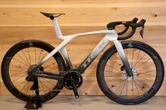 Madone SLR IsoSpeed ブッシング4つハードウェアキット　1 Madone SLR IsoSpeed ブッシング4つハードウェアキット1