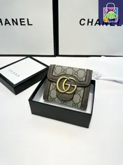【今日特価】Gucci グッチ ショート三つ折りウォレットシリーズ 牛皮とPVCを採用する