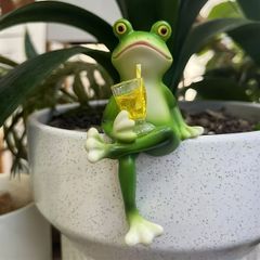 置物 オブジェ ガーデンオーナメント ジュースを飲んでいるカエル かえる 屋外 屋内 室内 インテリア 玄関 リビング ダイニング 装飾 庭