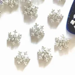 雪の結晶 メタル パーツ ネイル デコ アート ビジュー　クリスタル　ラインストーン　イベント　シール　帳　デコ　バレンタイン