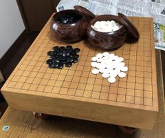 国産 極厚 囲碁 目が繊細 ヘソ 脚付き 蛤碁石 那智黒 30号 - メルカリ