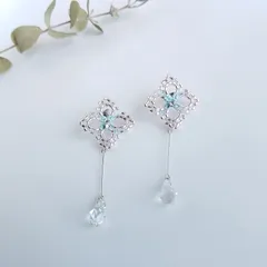 ビーズたっぷりタティングレースとスワロフスキーのピアス✧‧˚