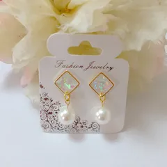大ぶりパールのスクエアシェルピアス(イヤリング)◇white