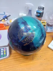 CODE MASTER ボウリングボール 15 lbs 2 oz中古品 CODE MASTER ボウリングボール 15 lbs 2 oz中古品 ボール