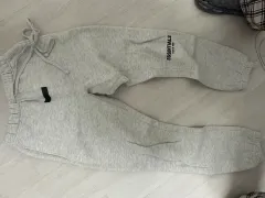 FEAR OF GOD(フィアオブゴッド) ESSENTIALS(エッセンシャルズ) トレーナー パンツ XXS サイズのサムネイル