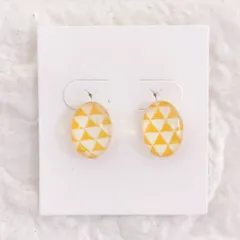 No.207　レジン　楕円型　黄色　幾何学模様　ピアス　イヤリング