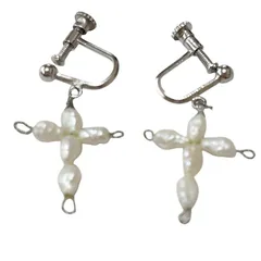 ゆれる十字架　イヤリング　ハンドメイド　軽い　コットンパール　ホワイト