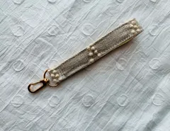 ハンドメイド　ミナペルホネン　ナスカン付きストラップ　タンバリン　ベージュ　落下防止　スマホ　デジカメ　プチギフト