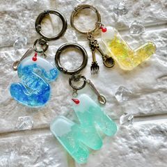 イニシャル キーホルダー【クリームソーダ】ハンドメイド レジン