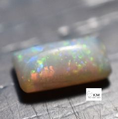 жオーストラリア産ホワイトオパールルース 8*4*3㎜0.81ct １つ