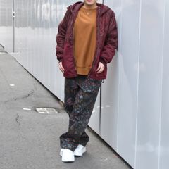 インスタグラム コーディネート Blauer ブラウアー 後染め キルティング フード ジャケット × carhartt カーハート wip ワンポイント ロゴ ダックブラウン カラー スウェット × Dickies ディッキーズ ペイズリー総柄 ワークパンツ