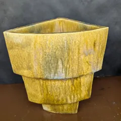 大型花瓶 変形花器　三角形の陶器 生け花