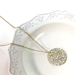 マザーオブパール ホワイトシェル 30mm 透かし彫り ゴシック系 真珠母貝 イエローゴールド YG 金属アレルギー対応 ステンレス ネックレス チェーン 1.2mm 小豆チェーン 選べる 35～80cm サージカルステンレス 彼女 母の日 贈り物 レディース