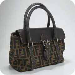 極美品 FENDI セレリア ミニリンダ レザーハンドバッグ フェンディ(FENDI)フェンディ セレリア ミニリンダ ハンドバッグ