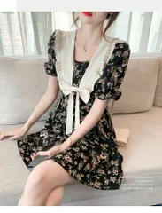 フランス風　フリル衿　オシャレ　小花柄プリント柄ワンピース