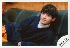 【中古】生写真(ジャニーズ) 関西ジャニーズJr./澤田雅也/横型・膝上・寝そべり・衣装緑・紺・黄色・左向き・口閉じ/「関ジュ 夢の関西アイランド 2020 in 京セラドーム大阪 ～遊びにおいでや!満足 100%～」グッズオフショット/公式生写真