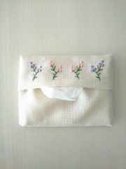 手刺繍 ポケットティッシュケース(小花)