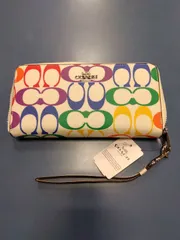 COACH長財布レインボーマルチカラーシグネチャー.ホワイトストラップ付　新品 COACH 財布 コーチ 長財布 ホワイト レディース 新品 ギフト