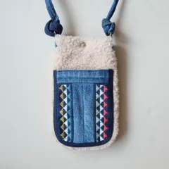 こぎん刺しのモコモコスマホショルダー☺︎さんかく【刺繍☺︎刺し子】ポシェット☺︎ボア☺︎ボア2023