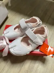 【美品】NIKEナイキリフト　ピンク　17cm 送料無料 新品 NIKE RIFT PS/GS ピンク 17cm ナイキ リフト