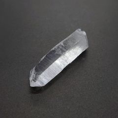 NSC2-4 四川省産 水晶結晶ポイント（大きめニードル）約15.2ｇ