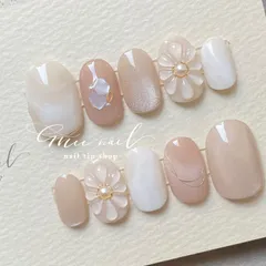 ぷっくりフラワーংとシェルのネイル　ネイルチップ　付け爪　ブライダルネイル　ブライダルネイルチップ　結婚式ネイル　ミラーネイル