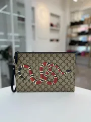 Gucci スネークデザイン 蛇 GUCCI グッチ スネークデザイン シルクスカーフ 蛇柄 90×90