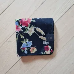 日本の水 BIGI 大きい物 ブラック フラワー ハンカチ