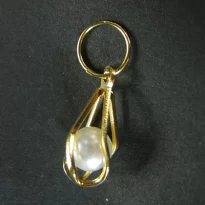 ネイルピアス トライアングル パール　5010557