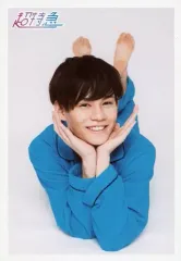 【中古】生写真(男性) 超特急/カイ(小笠原海)/上半身・うつ伏せ・衣装青・パジャマ・両手顎・足上げ・背景白/「BULLET TRAIN CHRISTMAS ONEMAN SHOW 2016 愛す。in Wonder Land」生写真セット 第21弾